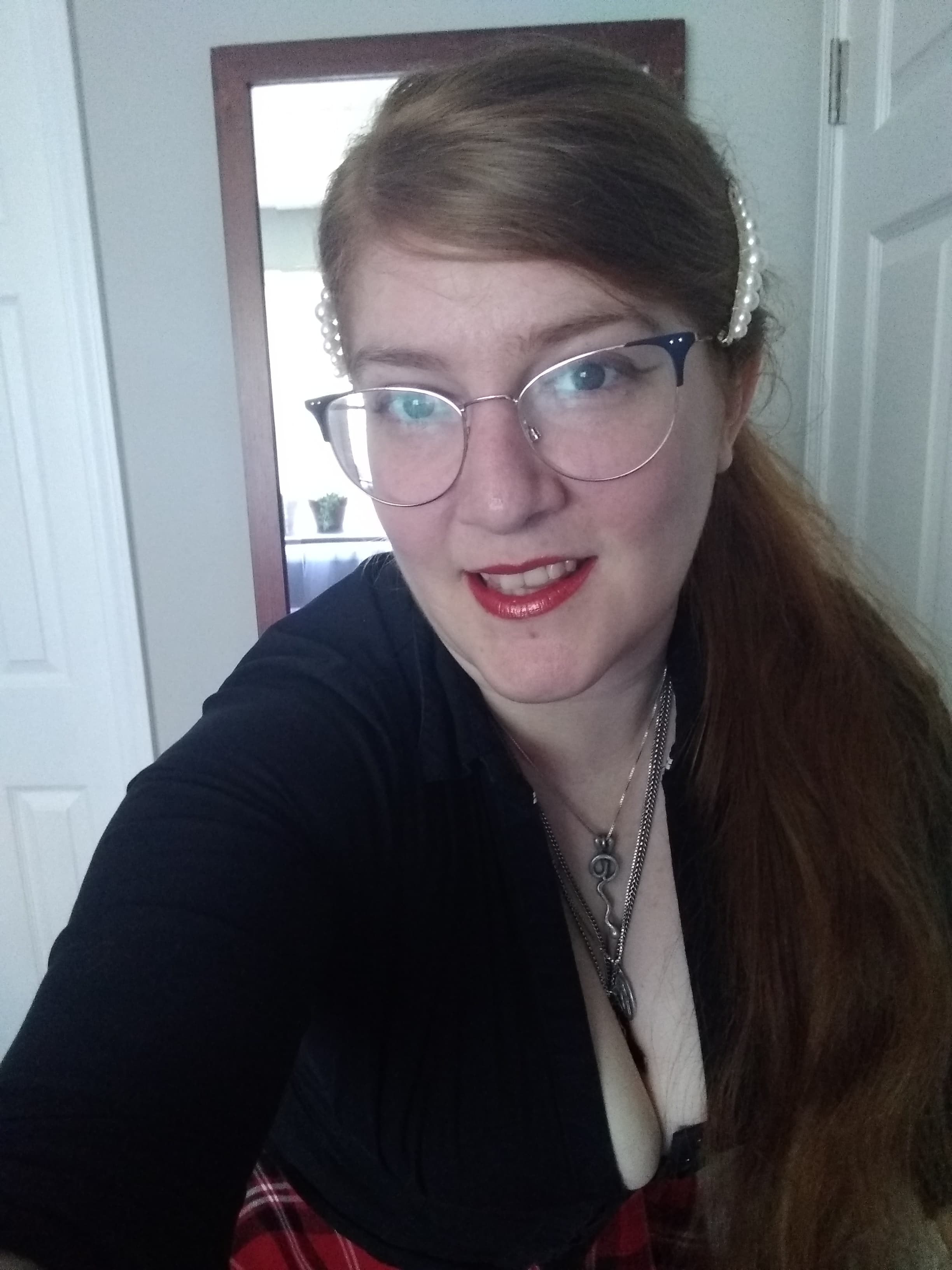 Elizabeth Harlett profile